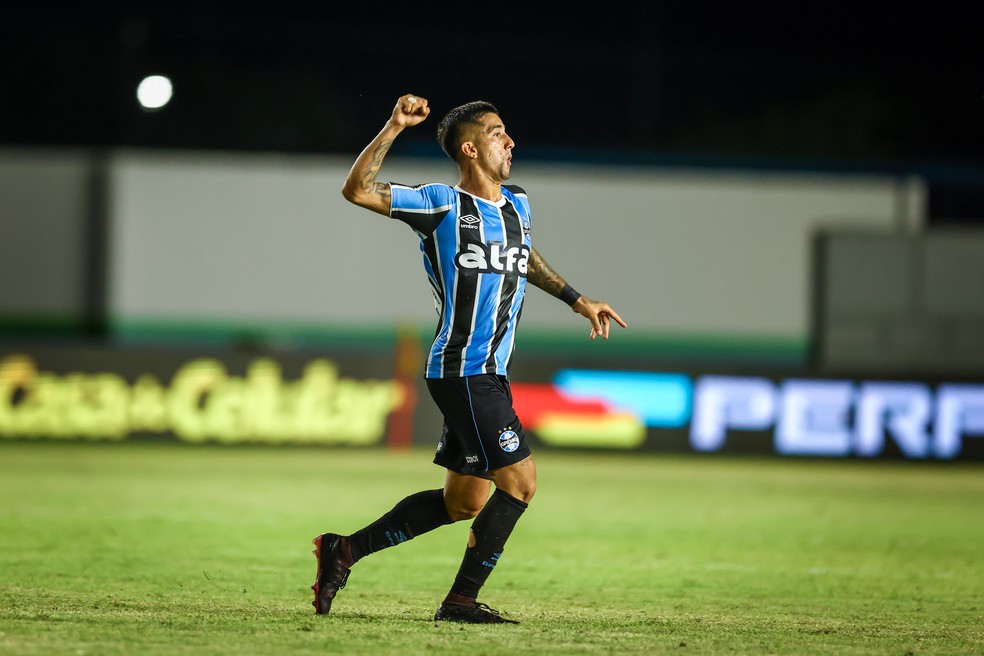 Cristian Olivera comemora gol pelo Grêmio — Foto: Lucas Uebel/Grêmio FBPA