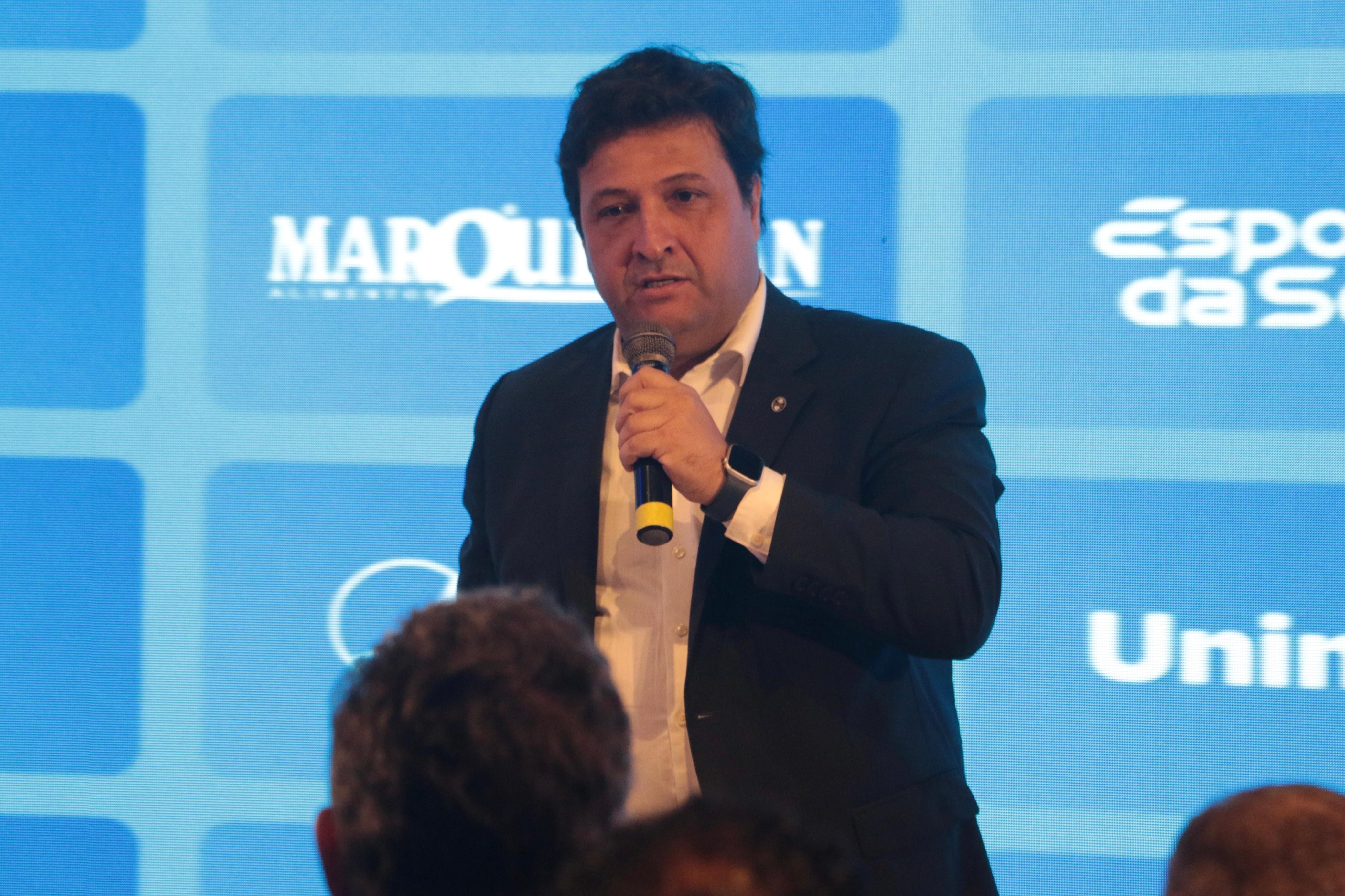 Presidente do Grêmio e diretor esportivo do Inter suspensos pelo TJD-RS no futebol.