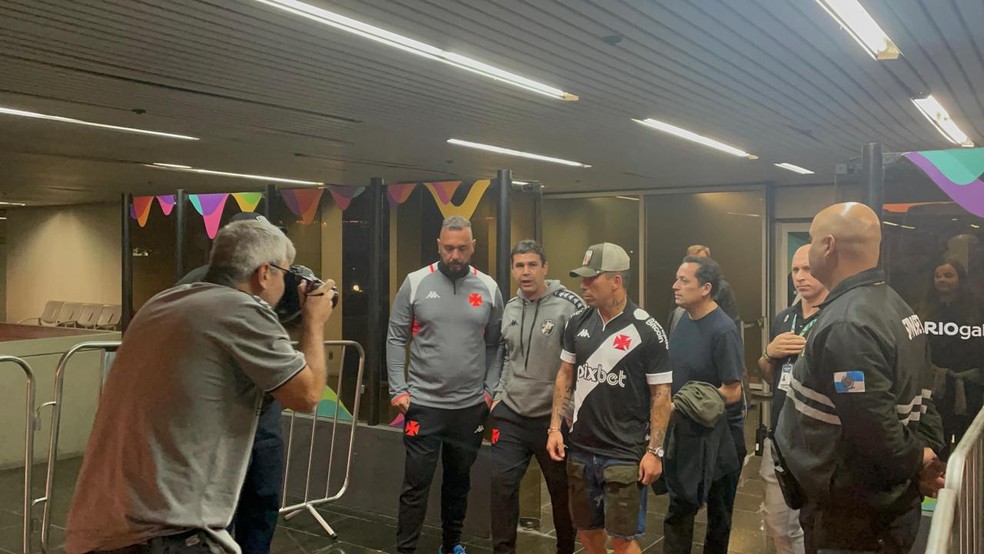 Medel chega ao Rio para assinar com o Vasco � Foto: Vinicius Rodeio