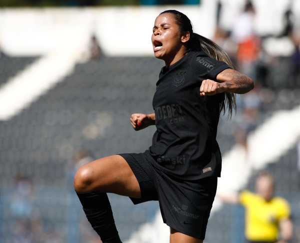 Corinthians supera expulsão e vence Real Brasília com atuação decisiva de Vic Albuquerque.