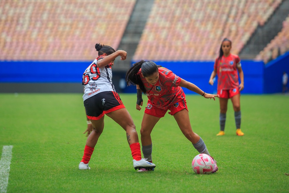 3B e Tarum&atilde; se enfrentaram na Arena da Amaz&ocirc;nia, no primeiro jogo da final do Amazonense feminino &mdash; Foto: Deborah Melo/FAF