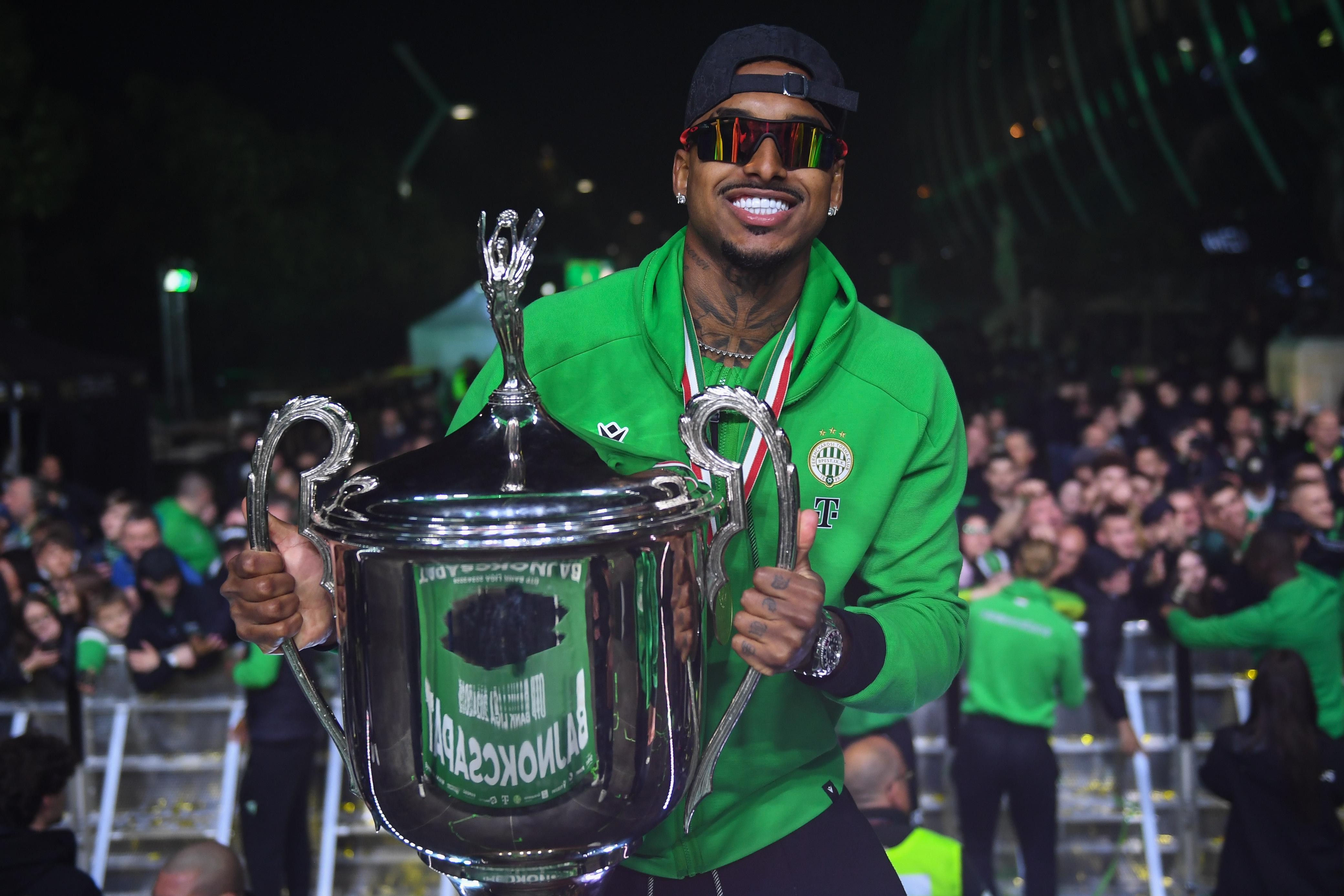 Raul Gustavo encerra com sucesso sua primeira temporada no futebol europeu