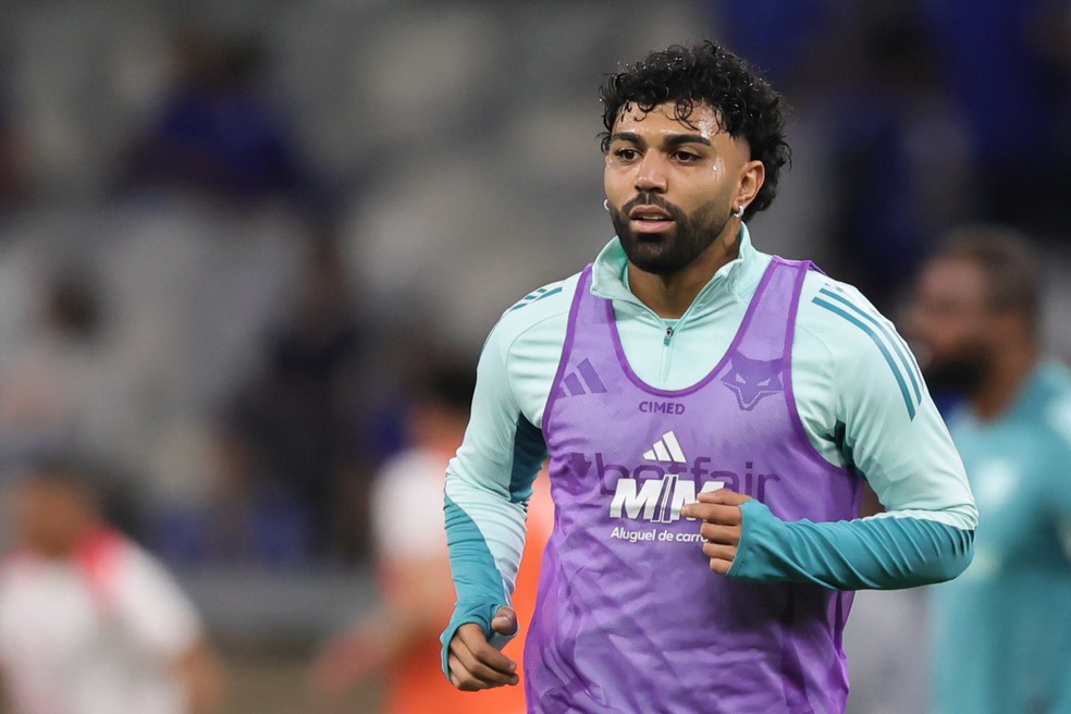Gabigol, do Cruzeiro, durante aquecimento — Foto: Gilson Lobo/AGIF