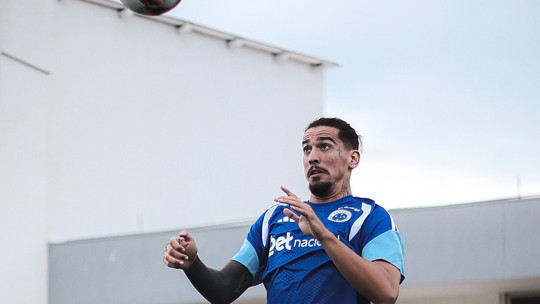 Chico da Costa cita peso de Tite para acerto com Cruzeiro e fala sobre casca em passagem "solitária" no exterior