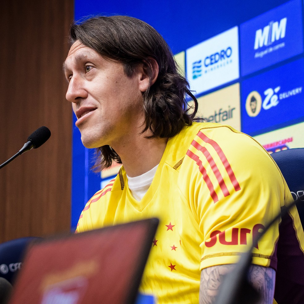 Goleiro Cássio durante coletiva de apresentação no Cruzeiro — Foto: Gustavo Aleixo