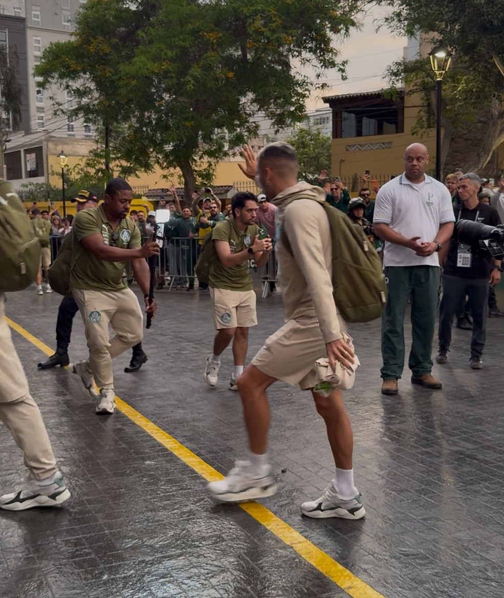 Palmeiras chega em Lima para final da Libertadores — Foto: Camila Alves