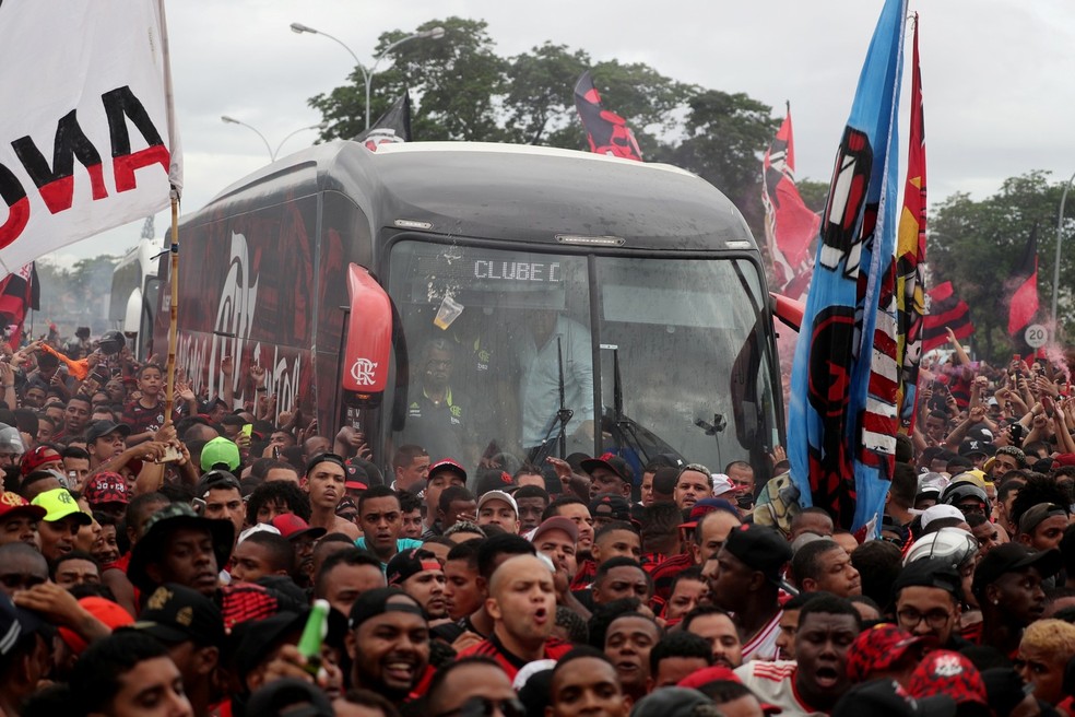 Ônibus grátis são disponibilizados para torcida em jogo do Flamengo no  Mundial