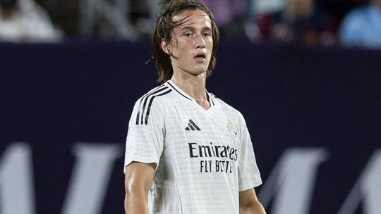 Real Madrid renova com joia de 18 anos, com multa de R$ 937 milhões  - Jogador sofreu grave lesão no ano passado