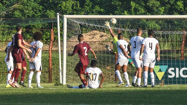 Julio Henrique empata o clássico para a Desportiva Ferroviária contra o Rio Branco-ES