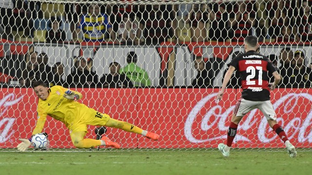 Jorginho perde primeiro pênalti pelo Flamengo