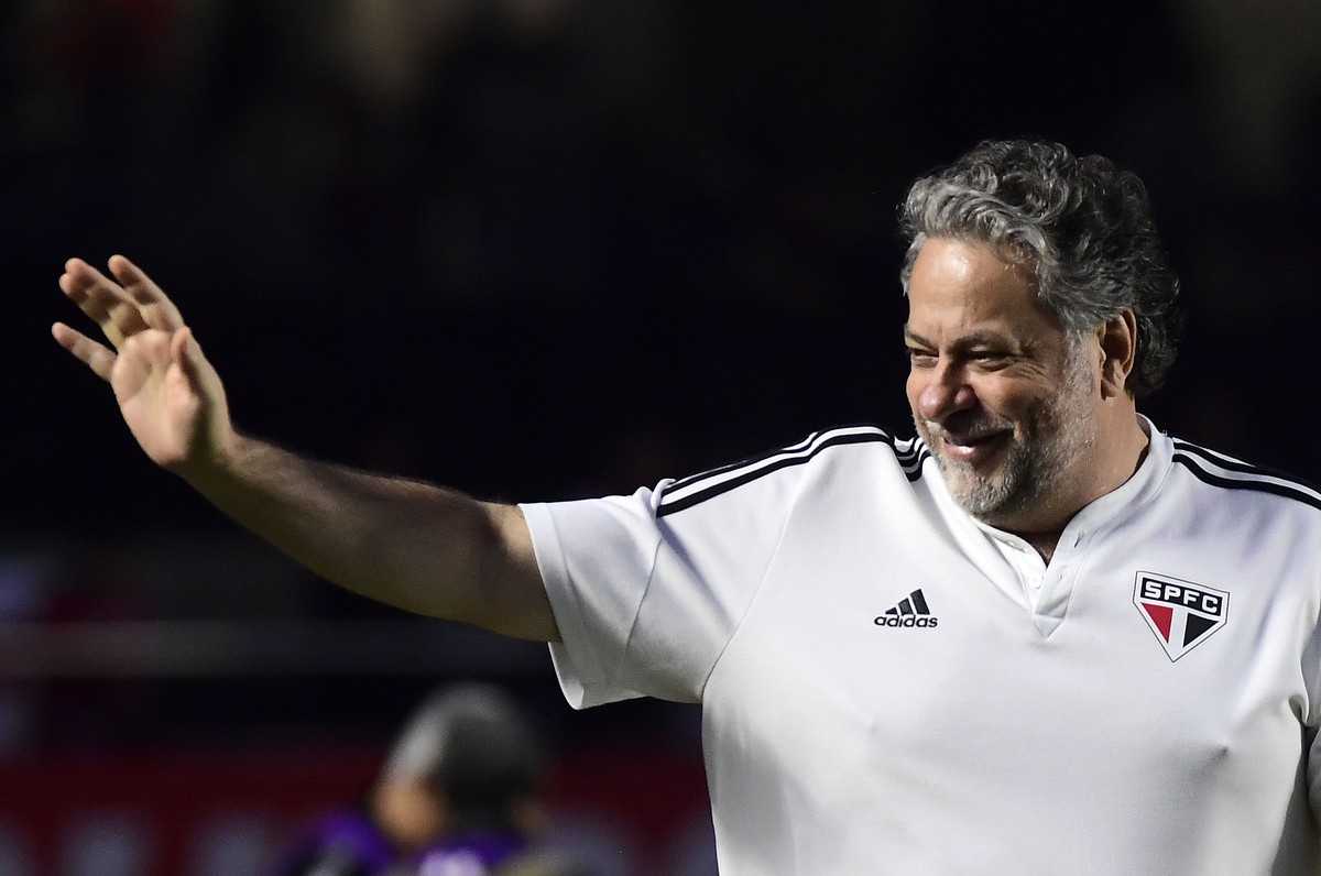 Julio Casares é reeleito e será o presidente do São Paulo até o fim de 2026