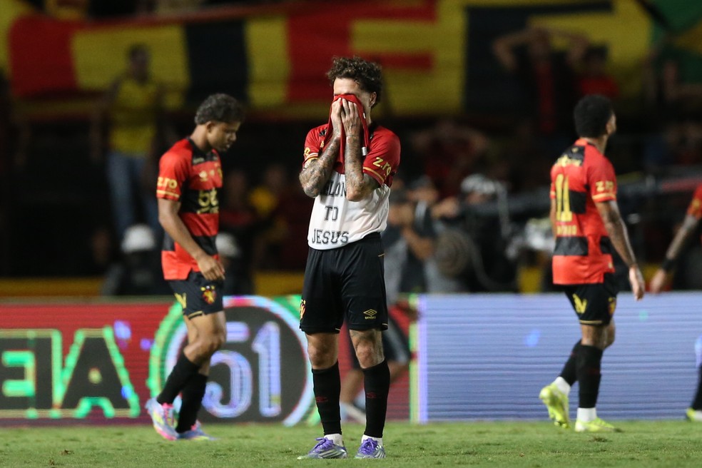 Lucas Lima lamenta derrota do Sport para o Vasco, na Ilha do Retiro — Foto: Marlon Costa/AGIF