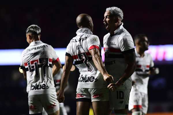 JOGADA ENSAIADA! Gol do Tricolor em jogada ensaiada é elogiado