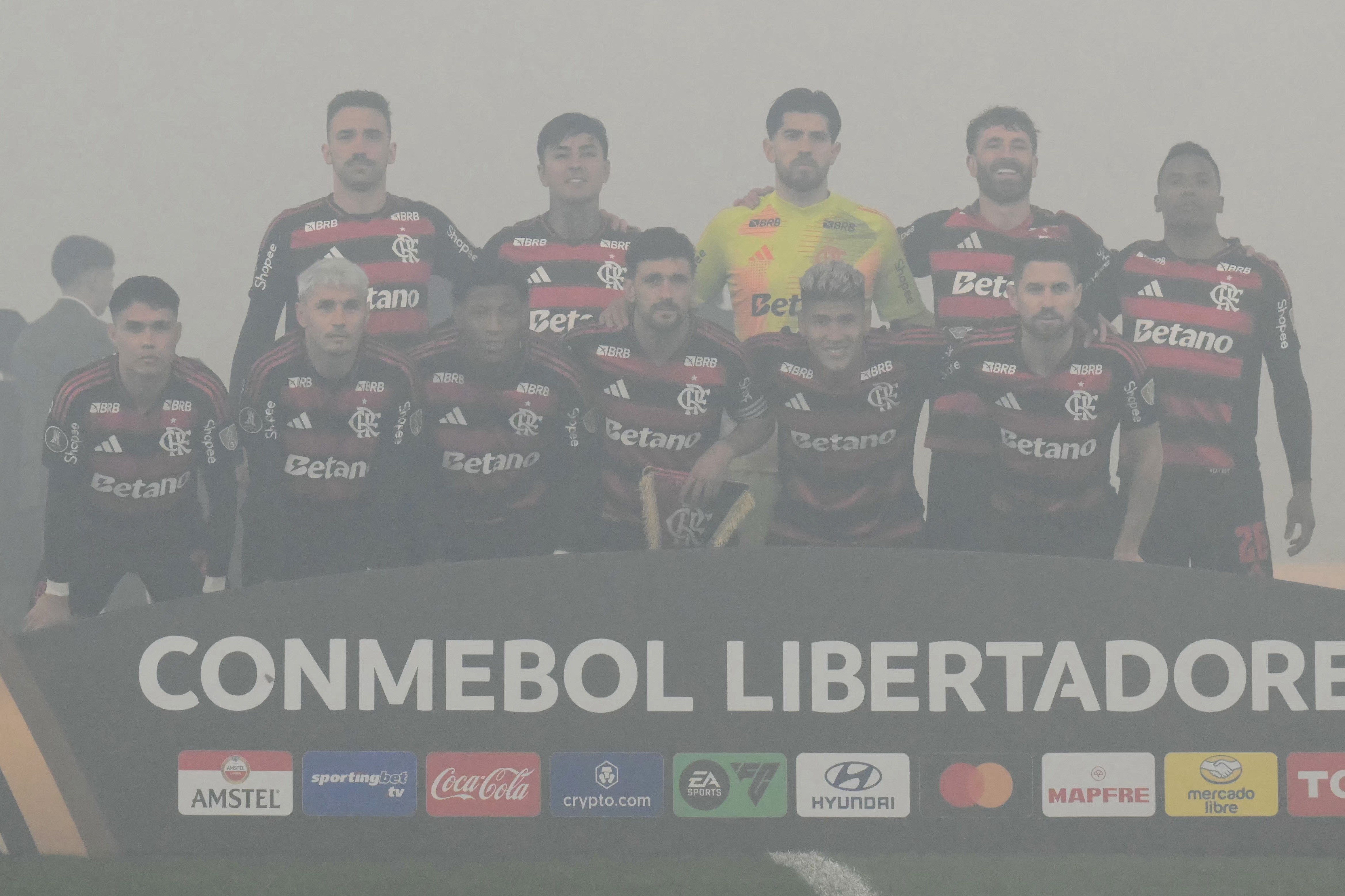 Rossi brilha e salva o Flamengo em semifinal da Libertadores; notas e destaques da partida