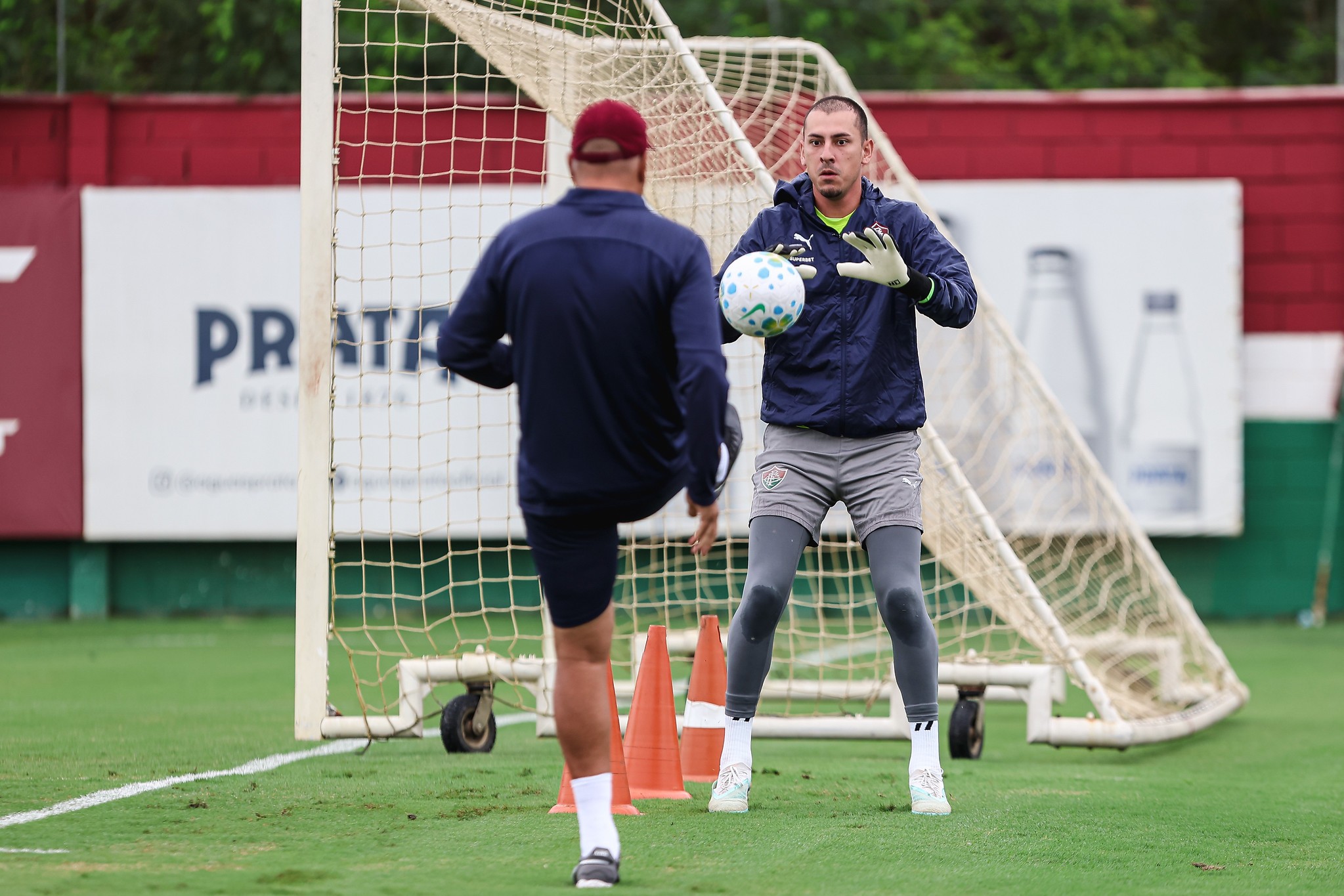 Vitor Eudes, goleiro do Fluminense, é internado com meningoencefalite e ficará afastado por tempo indeterminado
