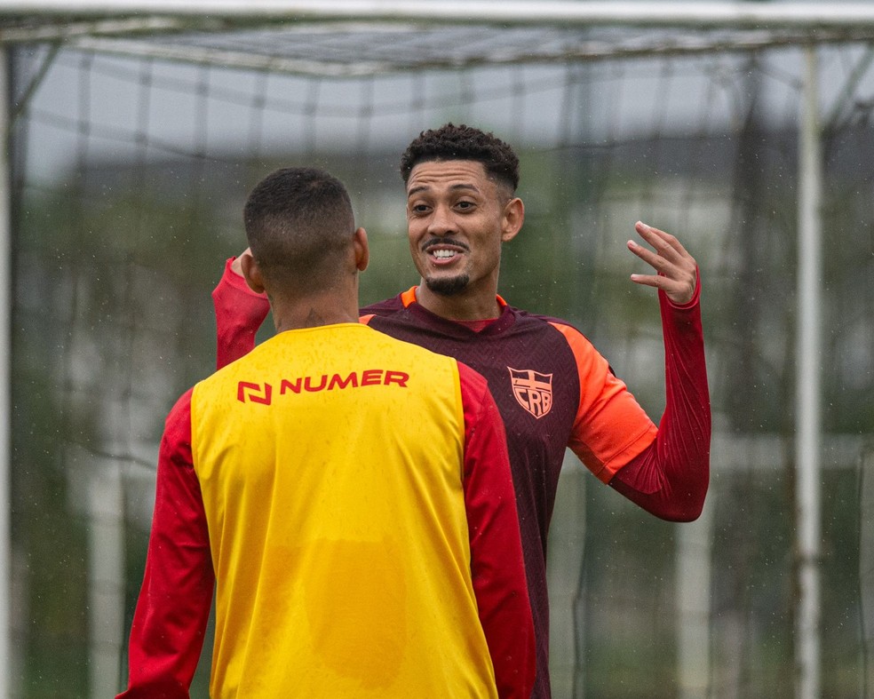 Willian Formiga durante treino do CRB — Foto: Francisco Cedrim/CRB