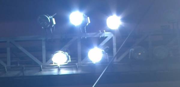 Bahia x São Paulo é paralisado por cinco minutos por causa de refletor quebrado na Fonte Nova