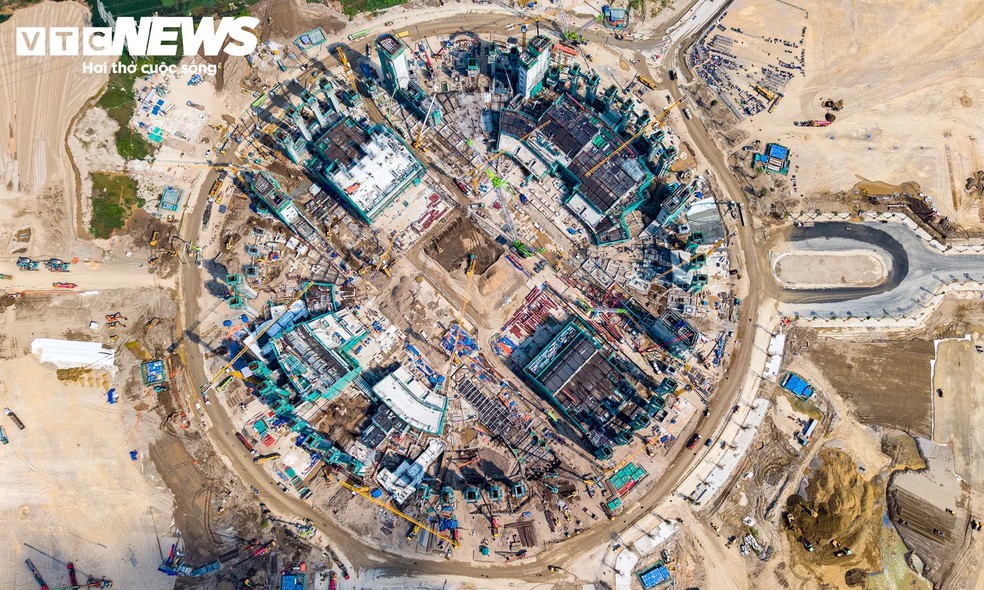 Confira imagens das obras no estádio VinFast Stadium, no Vietnã — Foto: VTC News