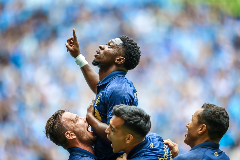 Amuzu pode ser titular contra o Santos — Foto: Lucas Uebel / Grêmio FBPA