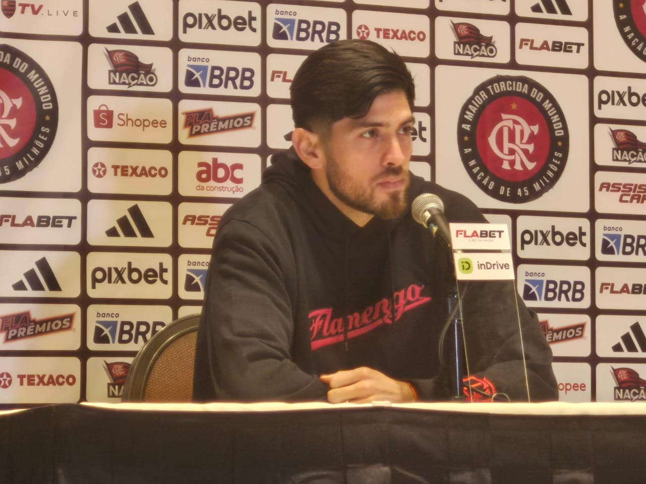 Rossi refuta favoritismo do Flamengo contra o Espérance e terá missão de parar atacante de 19 gols em 35 jogos