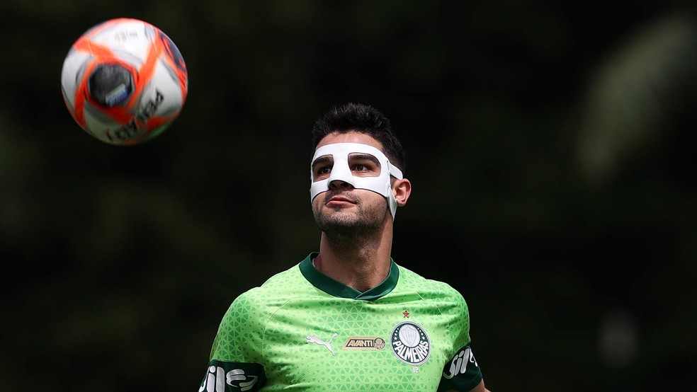 Flaco López durante treino do Palmeiras antes do Dérbi — Foto: Cesar Greco