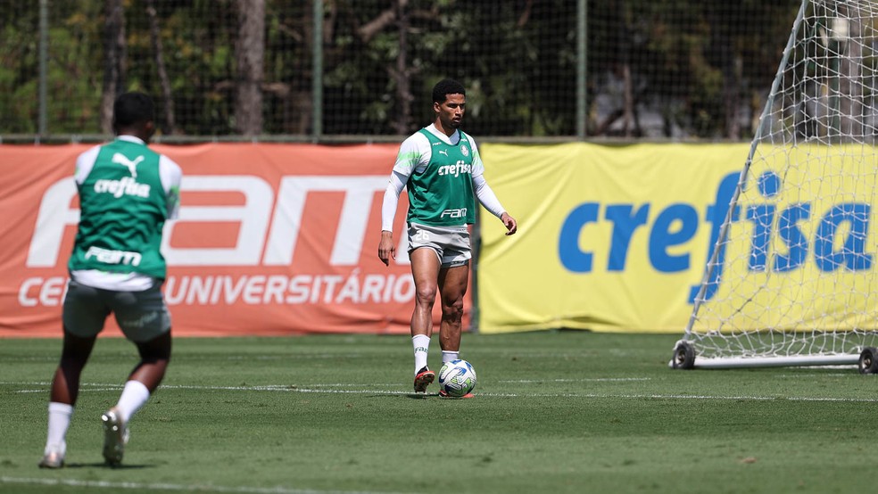 Murilo durante treino do Palmeiras na Academia de Futebol — Foto: Cesar Greco