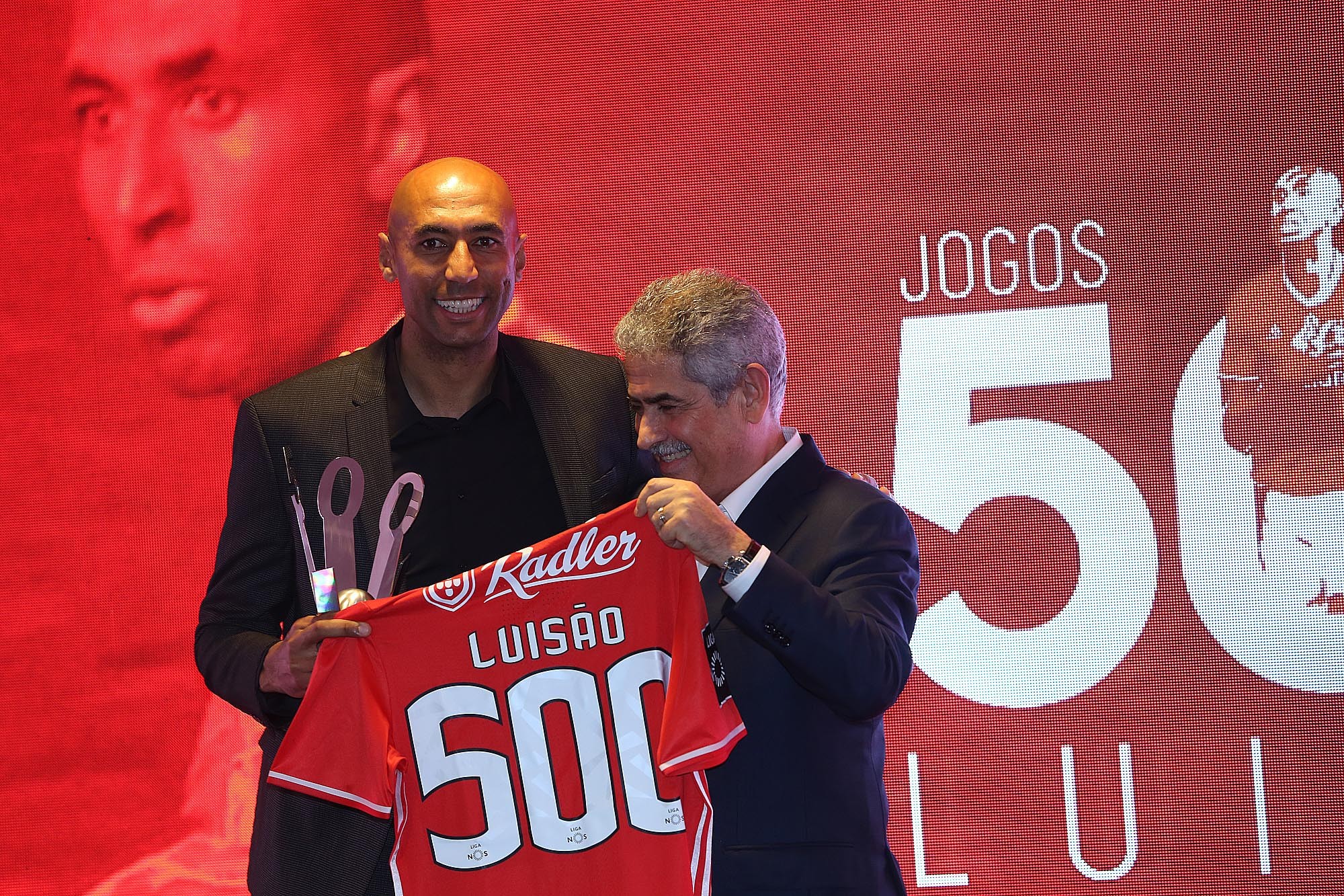 Recordista de títulos pelo Benfica, Luisão sofre racismo ao defender Vini Jr: 