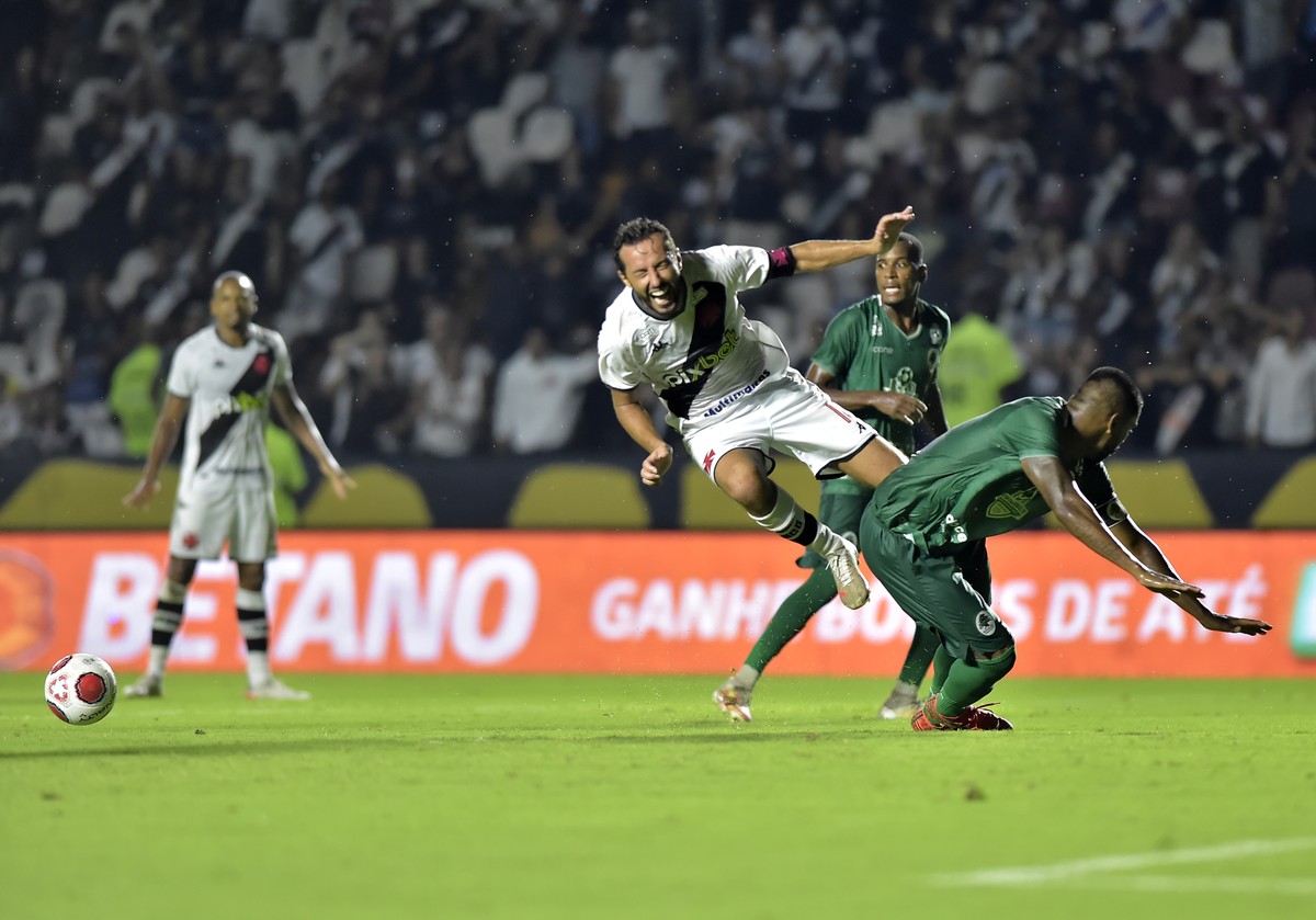 Análise: Vasco se recupera após primeiro tempo ruim, mas desorganização ...