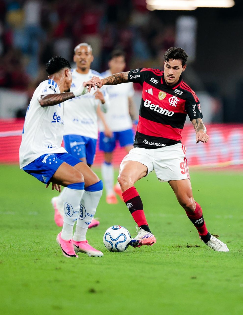 Pedro em a��o no Flamengo x Cruzeiro � Foto: Adriano Fontes / Flamengo