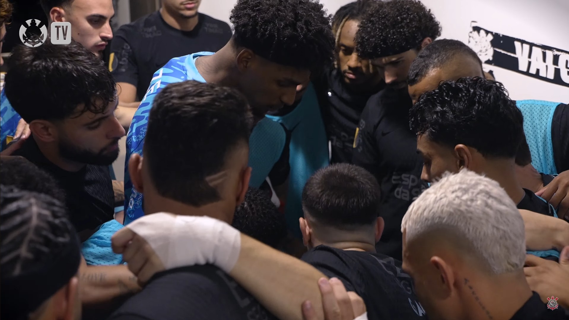 Discurso Emocional de Garro Motiva Time do Corinthians Para Clássico com Palmas para Yuri Alberto