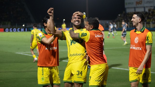 João Victor comemora gol do Mirassol