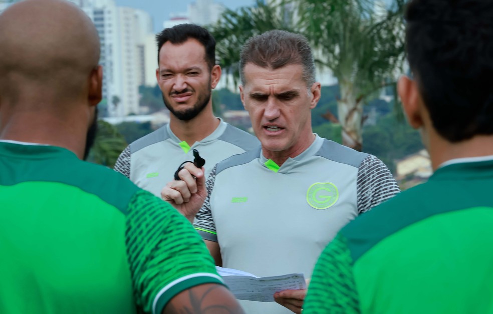 Vagner Mancini mira 63 pontos para Goiás sonhar com acesso — Foto: Rosiron Rodrigues/GEC