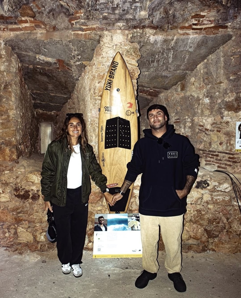 Michelle e Ian celebram entrada do surfista para o Hall da Fama de Nazaré — Foto: Reprodução/Instagram