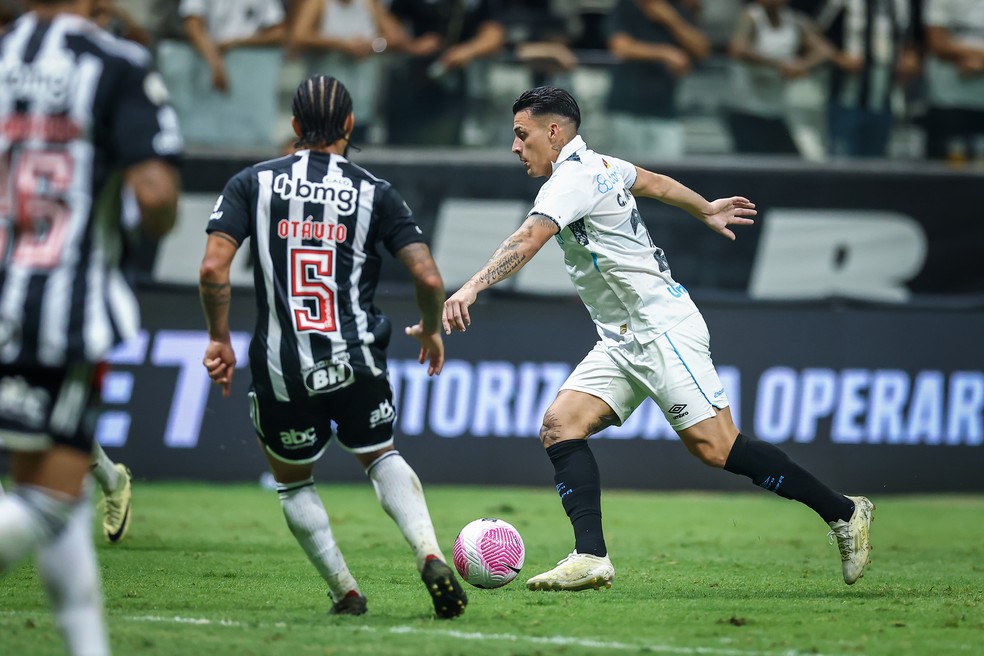 Pavon na derrota do Grêmio para o Atlético-MG, na Arena MRV — Foto: Lucas Uebel/Grêmio FBPA