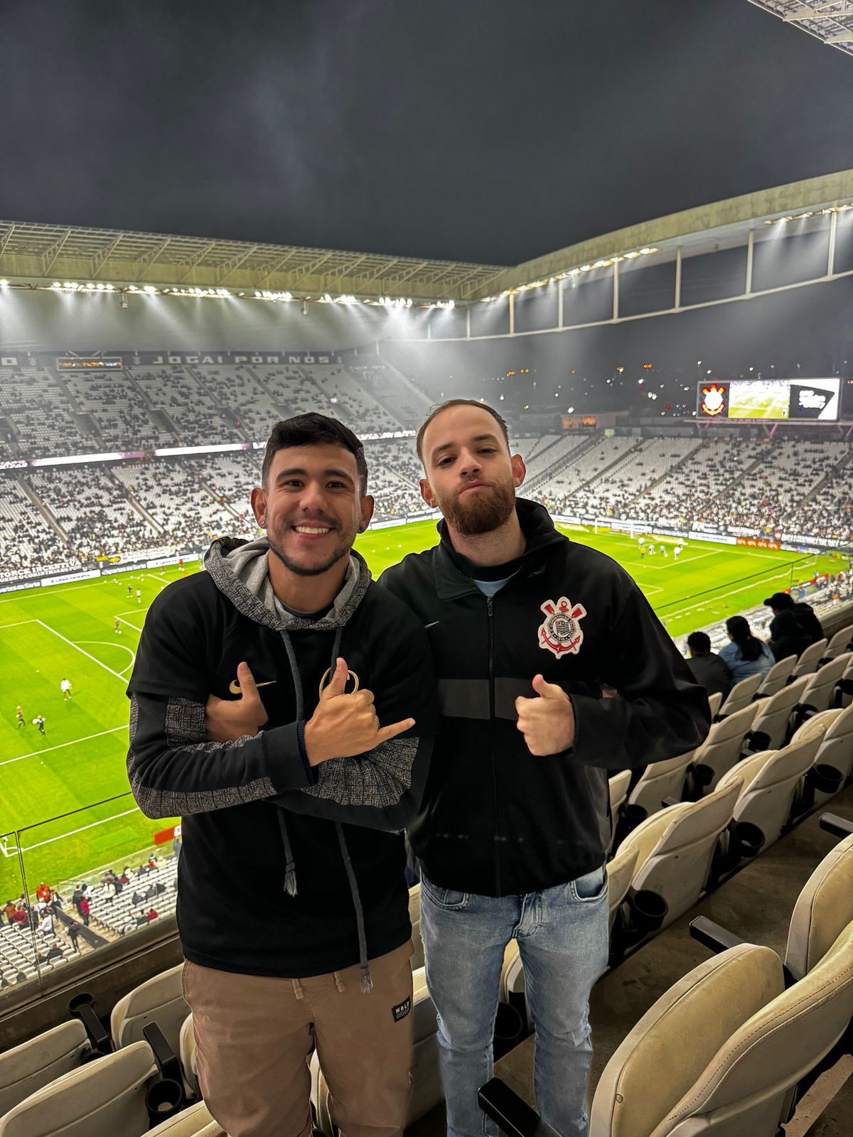 Casal denuncia homofobia em partida do Corinthians no registro policial.