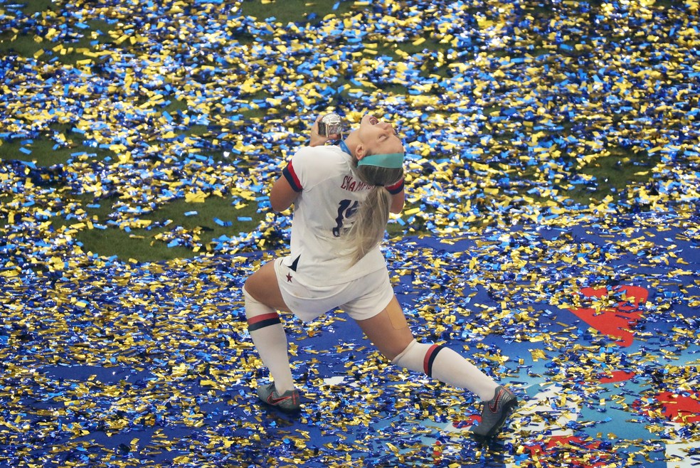 Julie Ertz comemora o título da Copa do Mundo de 2019 — Foto: REUTERS/Lucy Nicholson
