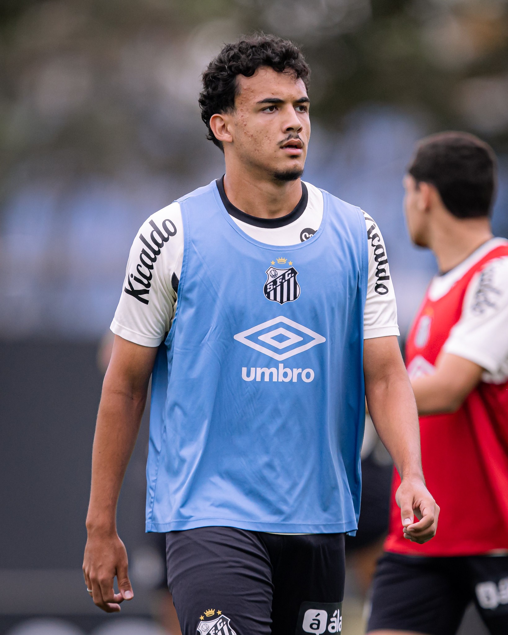 Pepê Fermino tem lesão na coxa direita e vira desfalque no Santos