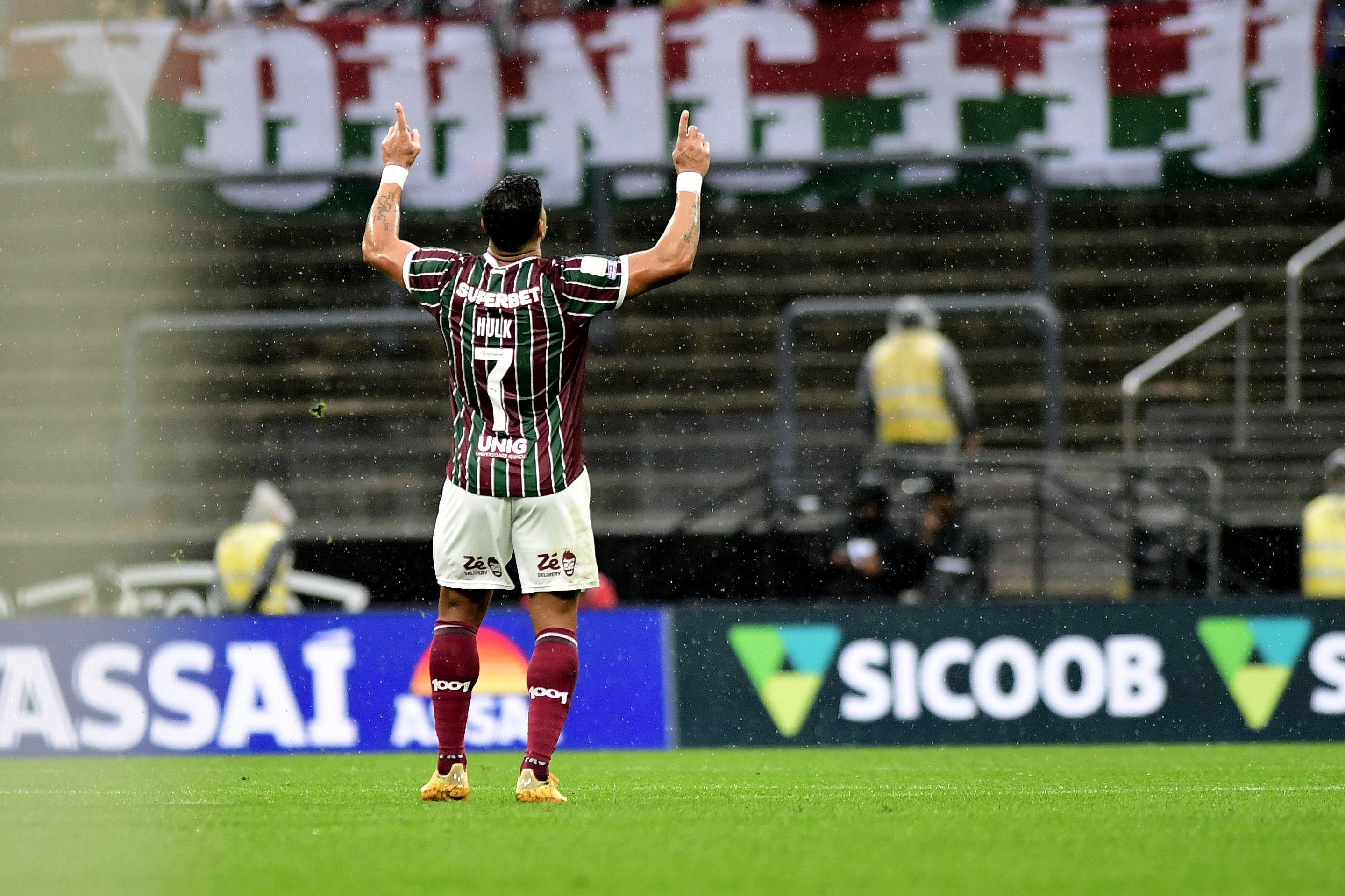 Hulk e Serna concentram mais da metade dos gols do Fluminense desde a Copa; veja os números