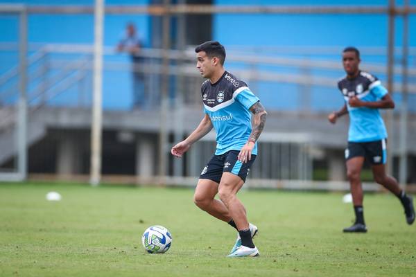 Meia do Grêmio avança em processo de naturalização e deve ir ao Paraguai para trâmites