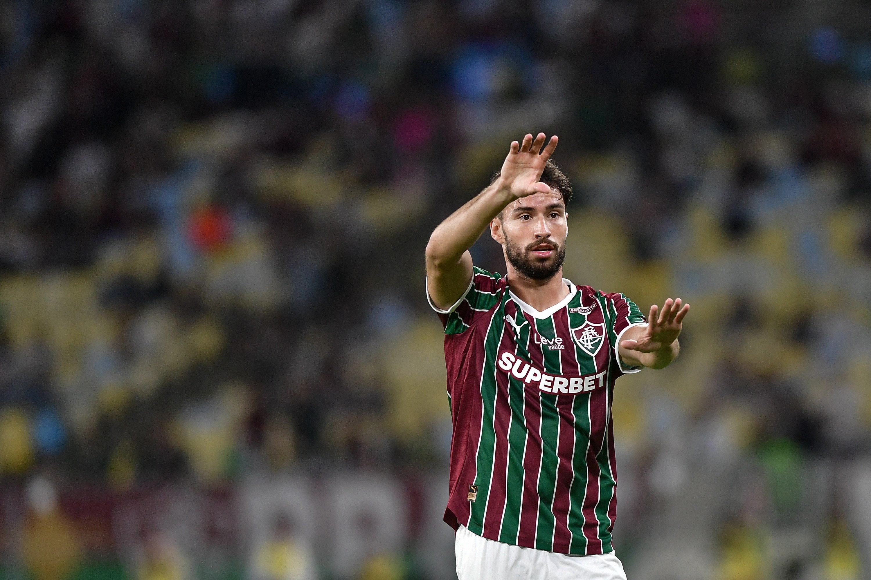 Fluminense goleia Nova Iguaçu na estreia de Hulk