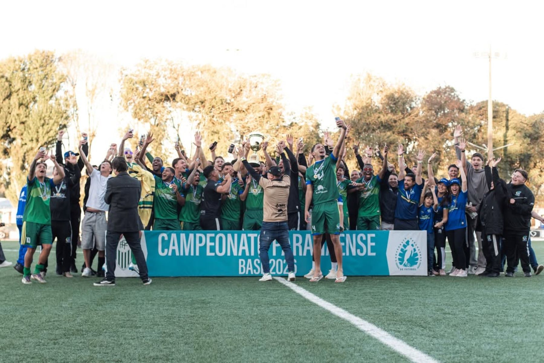 Patriotas segura vantagem e é campeão inédito do Paranaense Sub-20 | Ge