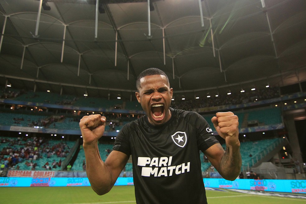 Júnior Santos comemora vitória do Botafogo diante do Bahia — Foto: Vítor Silva/Botafogo