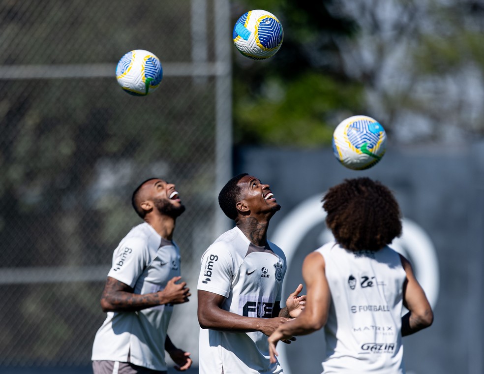 Alex Santana, Cacá e Biro em treino do Corinthians — Foto: Rodrigo Coca/Agência Corinthians