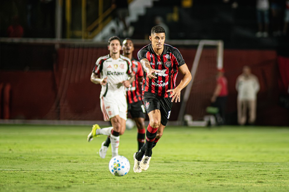 Camutanga em Vitória x Flamengo — pré-contratos com outros clubes
