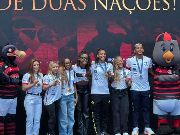 Flamengo reverencia medalhistas olímpicos de Paris 2024