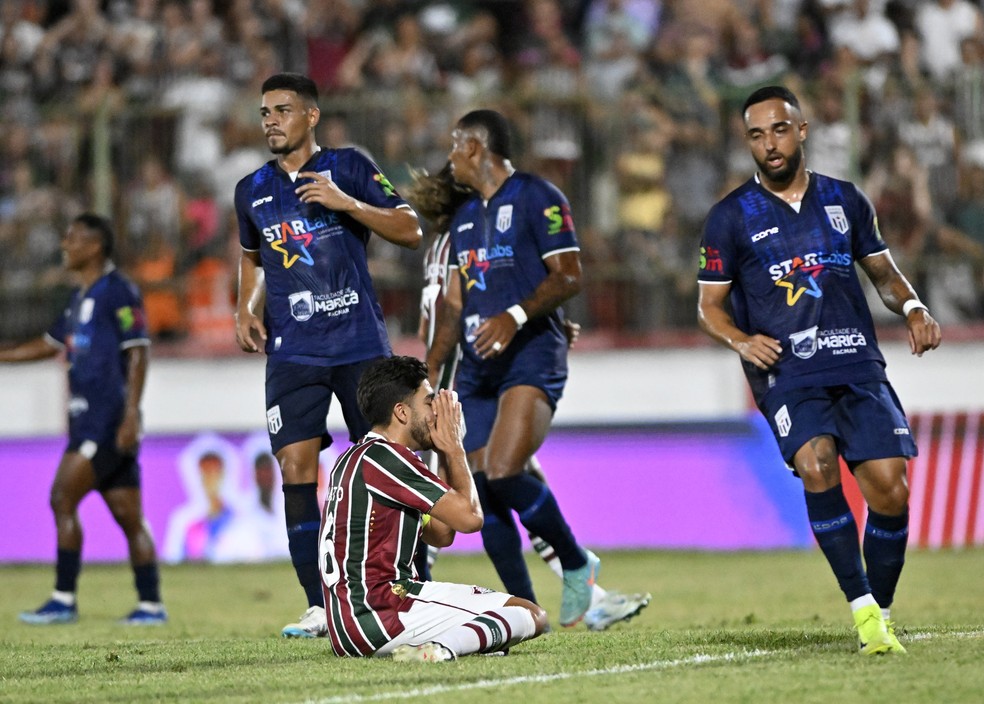 Nonato lamenta chance perdida em Fluminense x Maric  Foto: Andr Duro