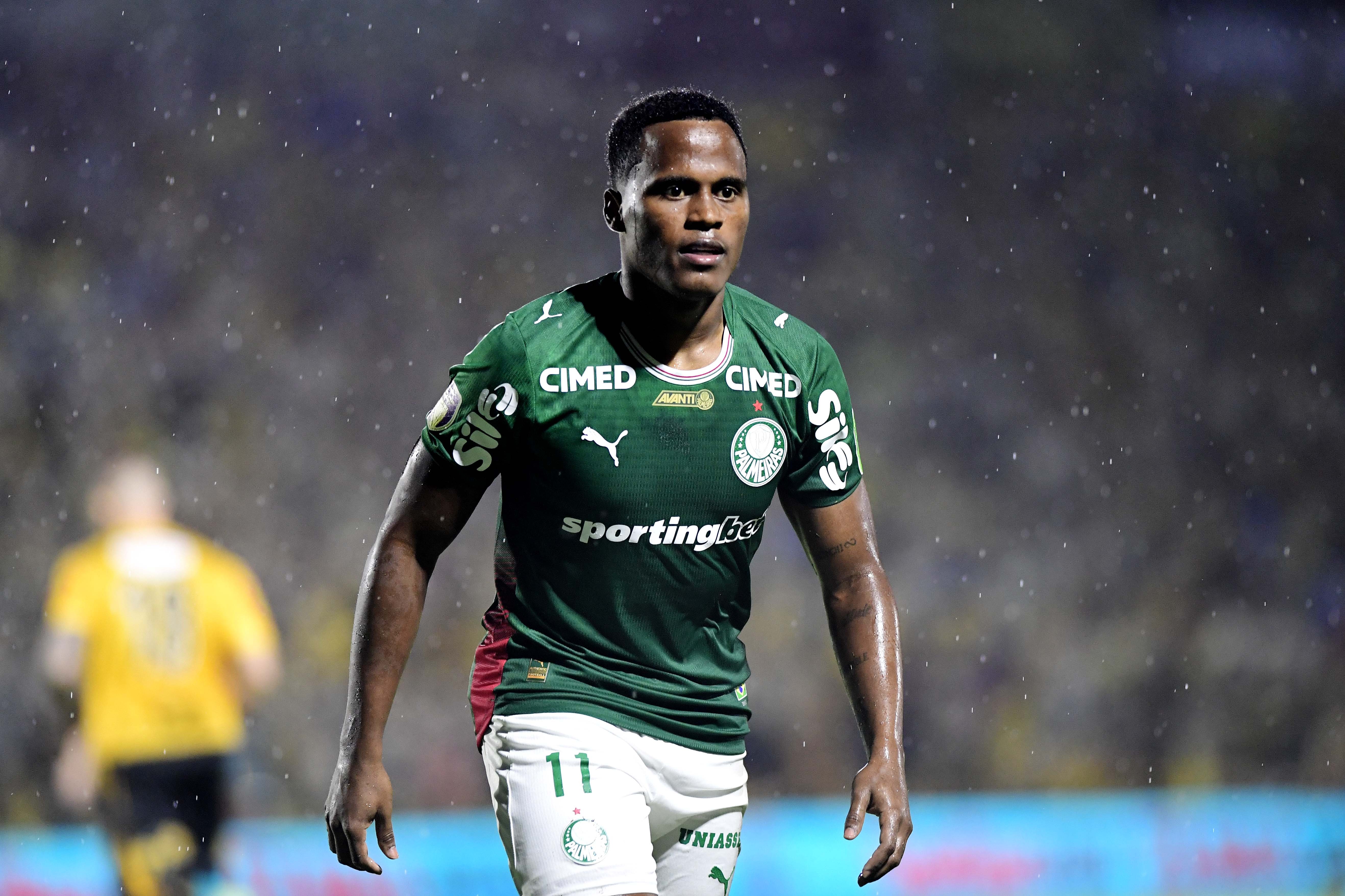 Investimento com retorno: Arias e Marlon Freitas erguem primeiro troféu no Verdão