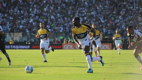 VÍDEO: Yannick Bolasie marca pela primeira vez no futebol brasileiro - Foto: (Celso da Luz | Criciúma E.C.)