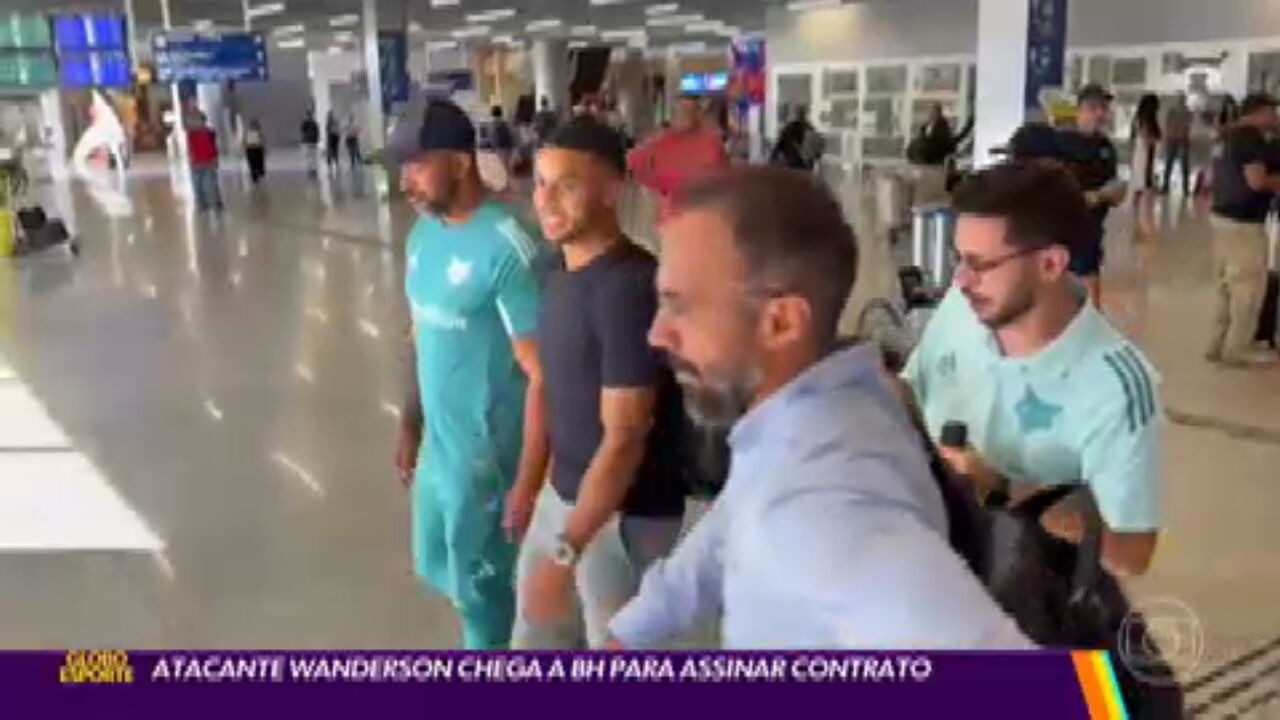 Cruzeiro apresenta reforço Wanderson para equipe de futebol.