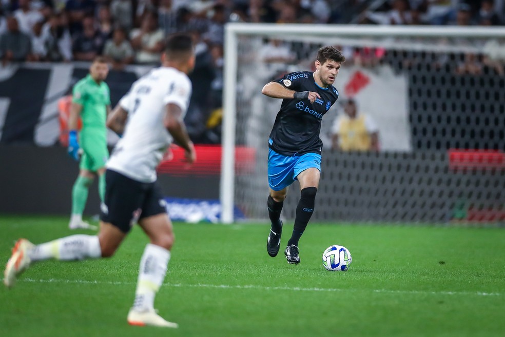 Kannemann em campo contra o Corinthians — Foto: Lucas Uebel/Divulgação Grêmio